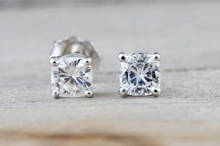 14k White Gold Cushion Moissanite Stud Earrings 4.5mm