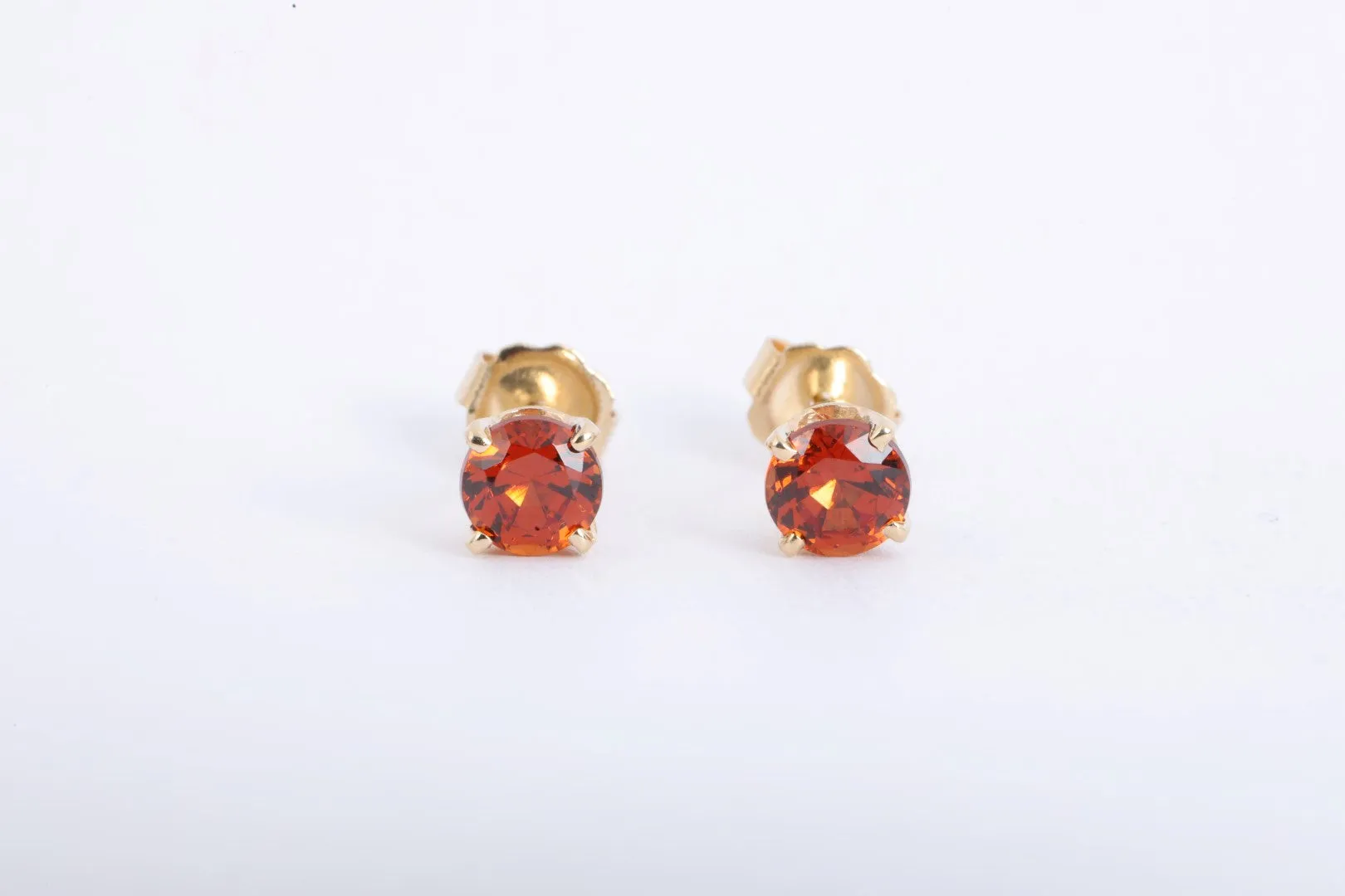 14k Yellow Gold 1.50tcw Garnet Stud Earrings (1.35g.)