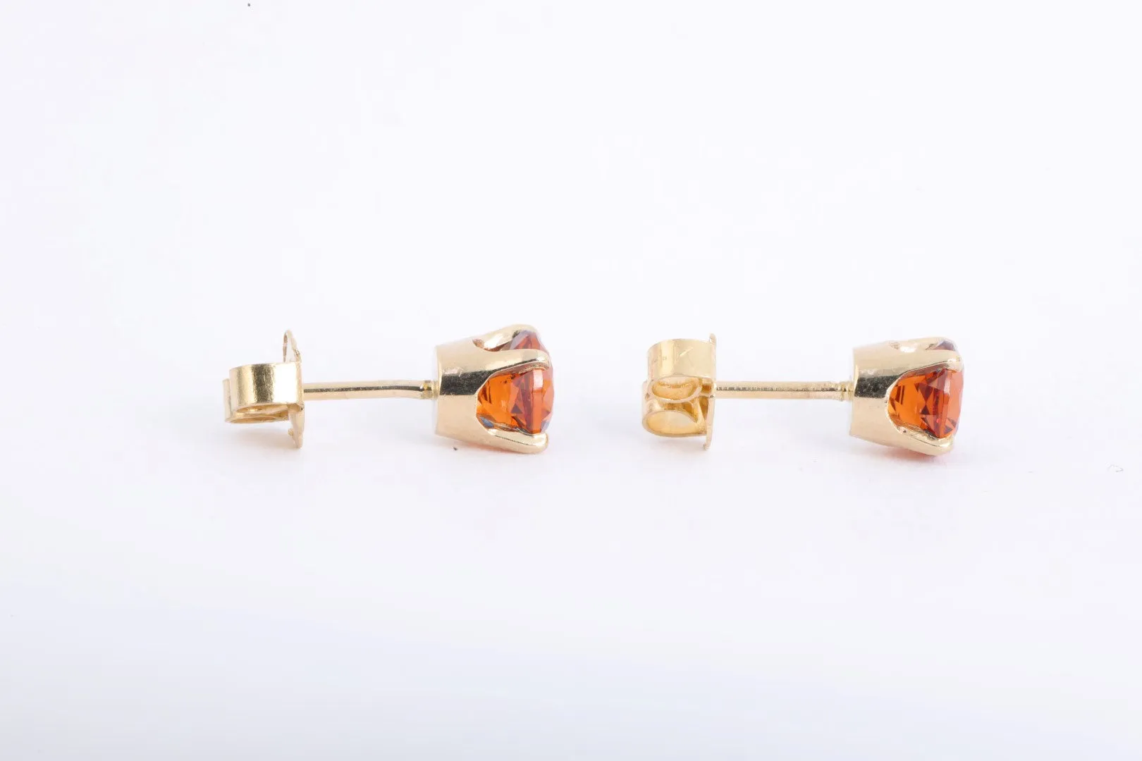 14k Yellow Gold 1.50tcw Garnet Stud Earrings (1.35g.)