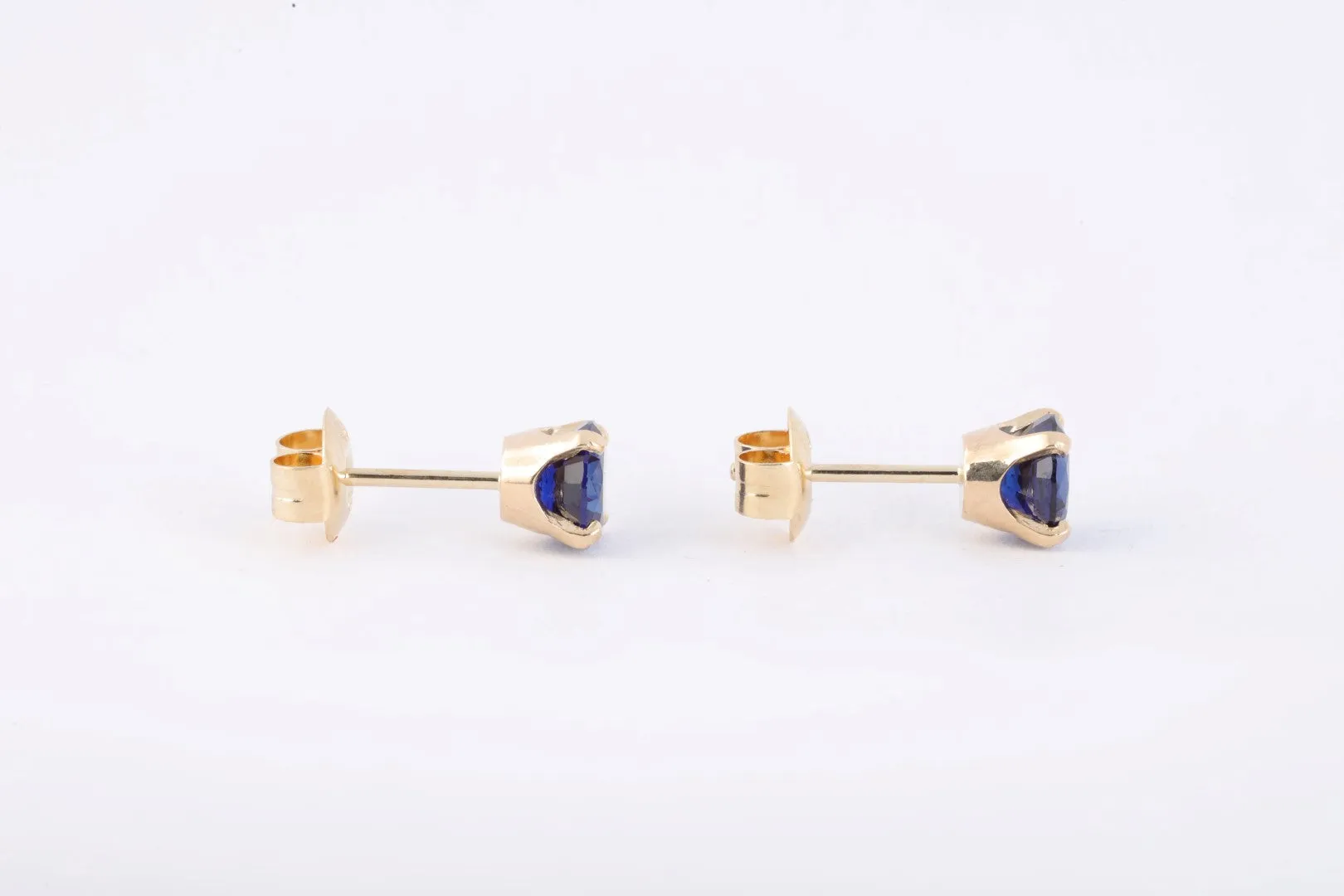 14k Yellow Gold 2.00tcw Sapphire Stud Earrings (1.11g.)