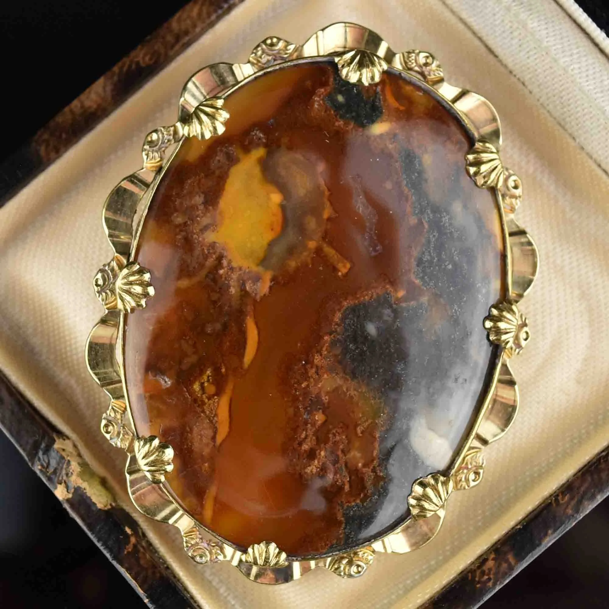 Antique Victorian Picture Agate Brooch