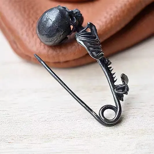 Dark Retro Gothic Skull Brooch Pendant Key Chain - Exquisite Handmade Accessory