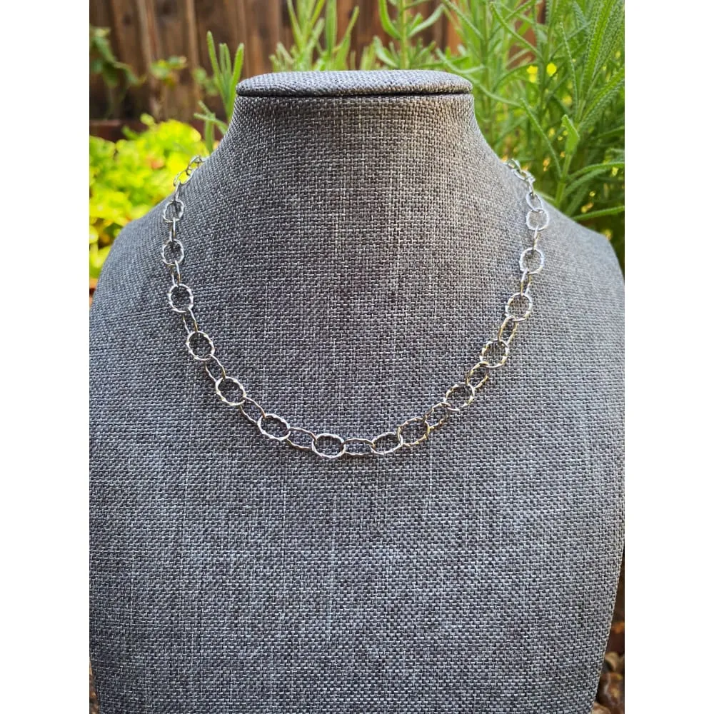 HAMMERED CHOKER