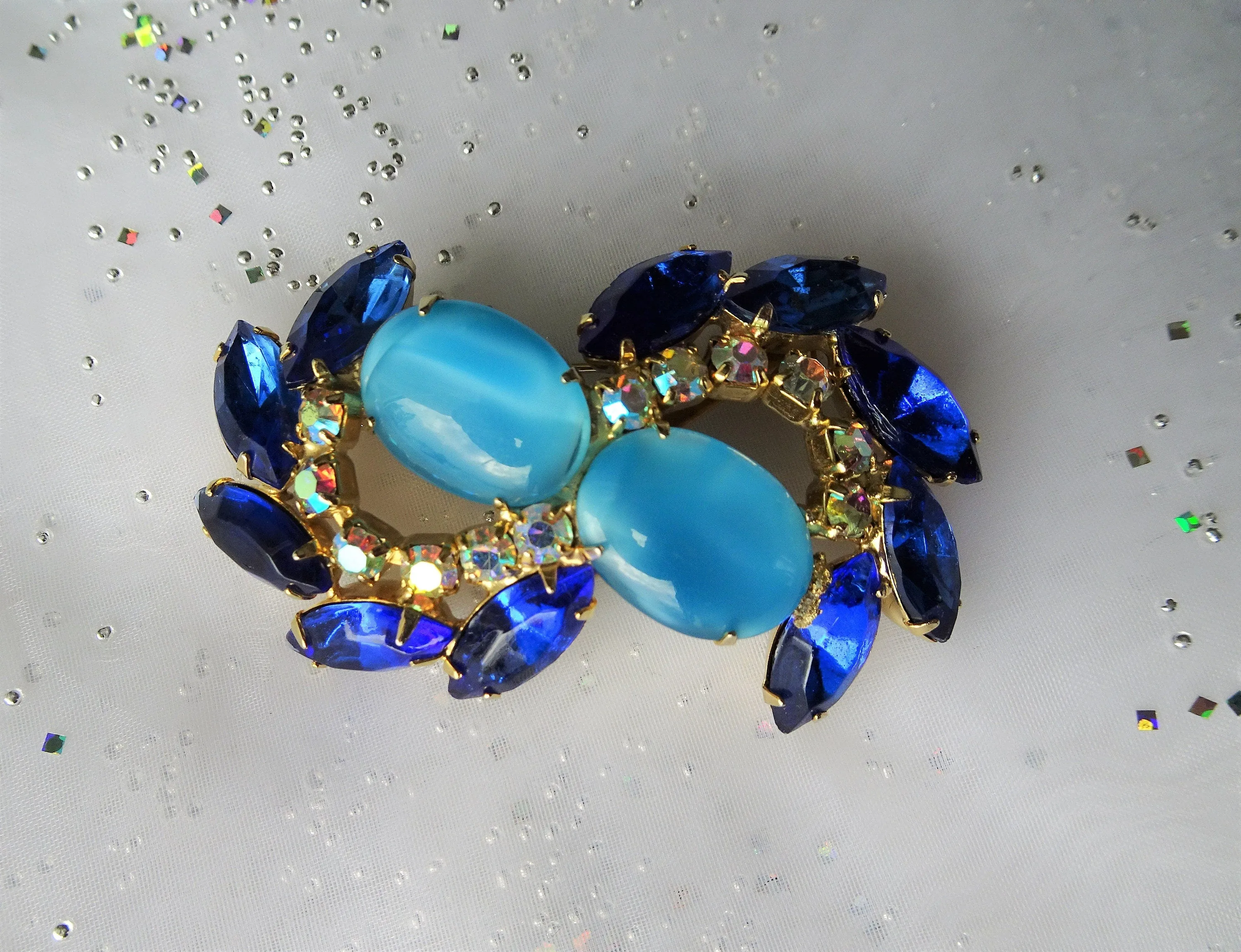 STRIKING Vintage Art Glass  Rhinestone Large Brooch,Gorgeous Faceted Art Glass Stones, Cabochons Pin,Collectible Mid Century Jew