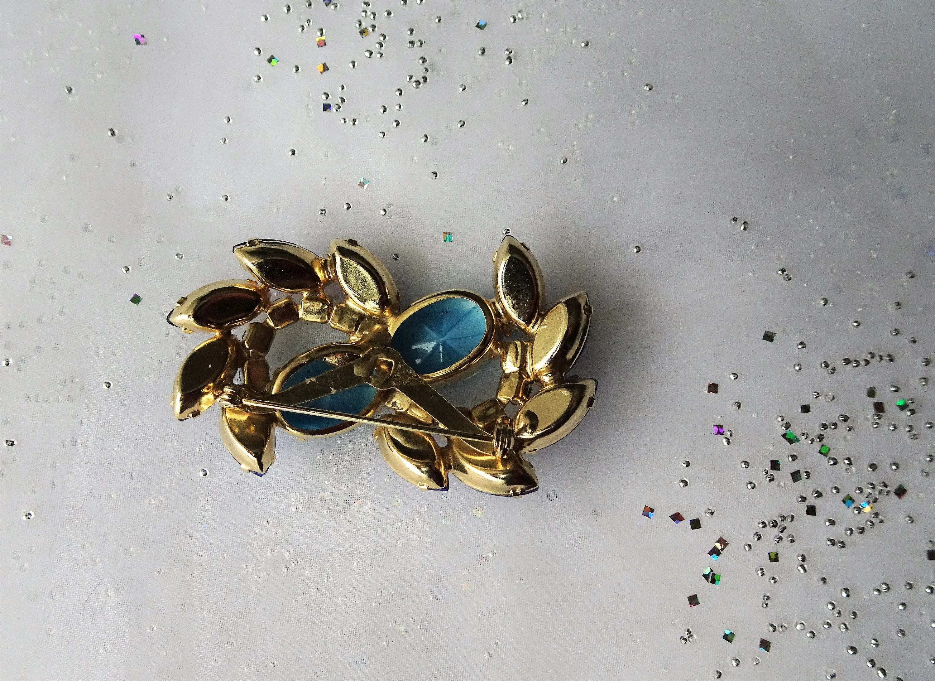 STRIKING Vintage Art Glass  Rhinestone Large Brooch,Gorgeous Faceted Art Glass Stones, Cabochons Pin,Collectible Mid Century Jew